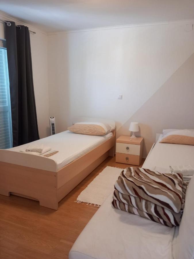 Apartman Nika Lägenhet Ražanac Exteriör bild